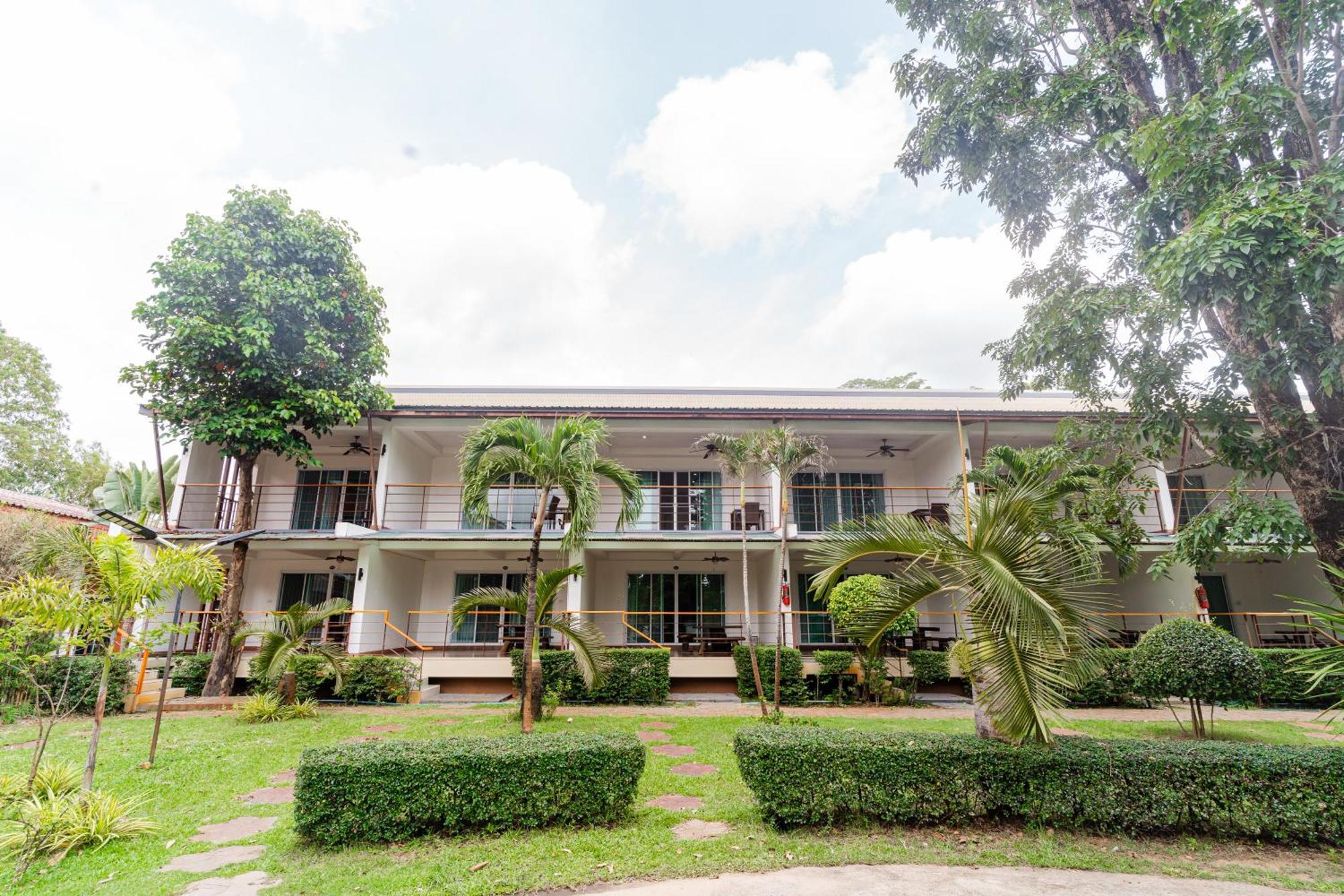 Baan Suan Khun Ta And Golf Resort Ubon Ratchathani Eksteriør bilde